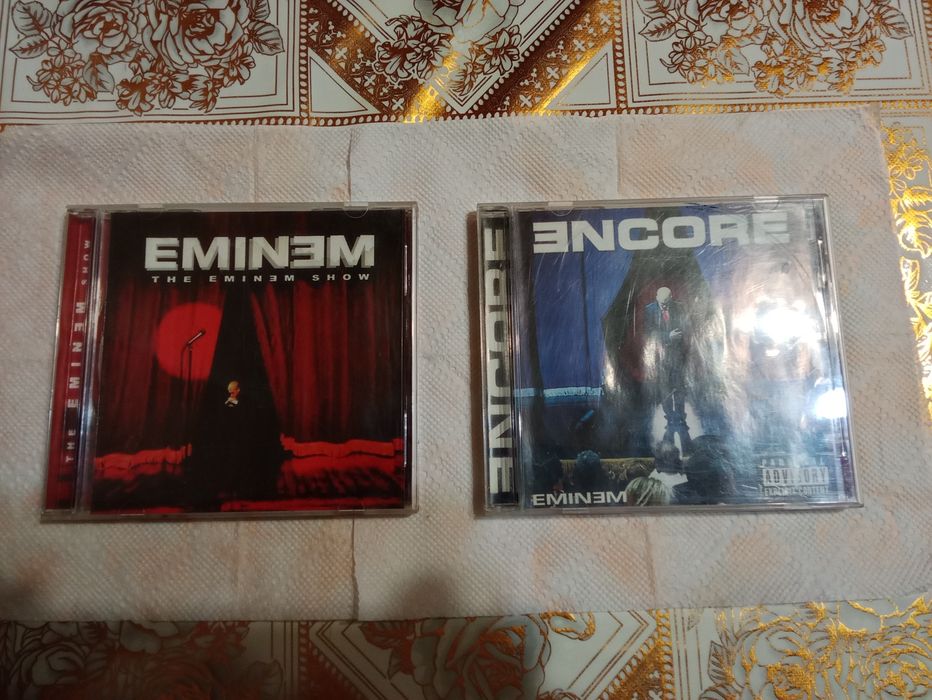 Продам два компакт диска EMINEM.
