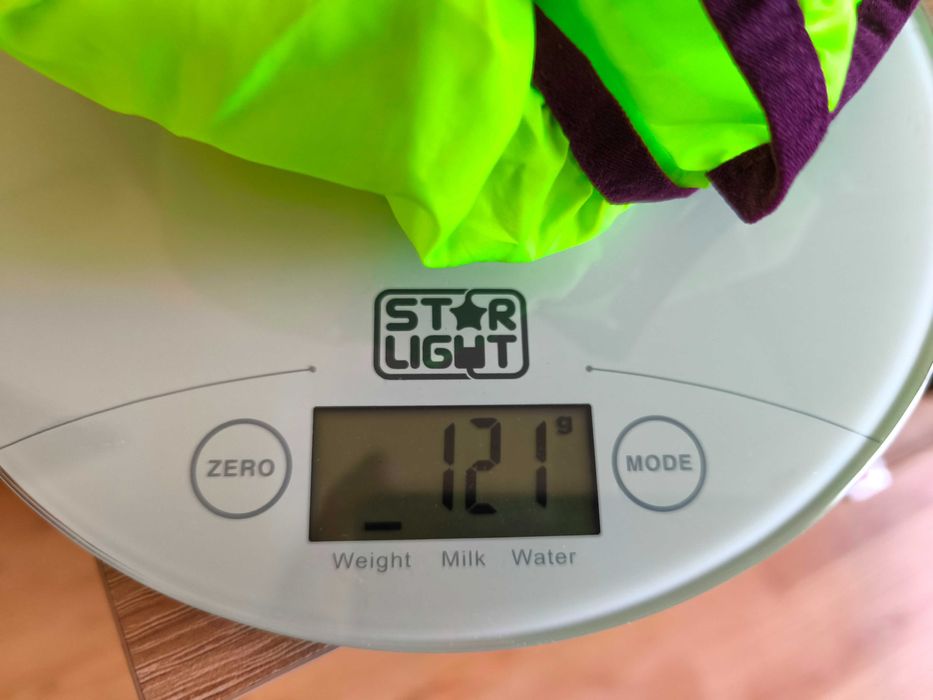 Ветровка Decathlon / Kalenji - Размер S, Улта-лека 120 грама.