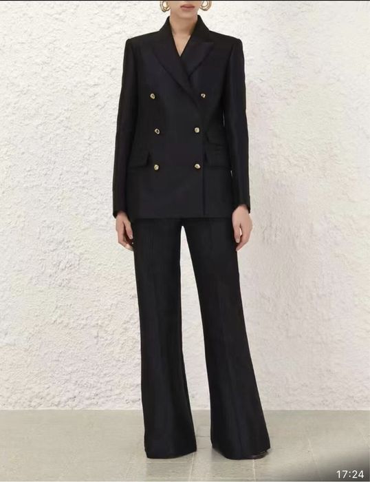 Классический костюм.