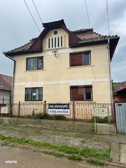 Casa spatioasa in Custelnic langa Tarnaveni! 10Ari teren!