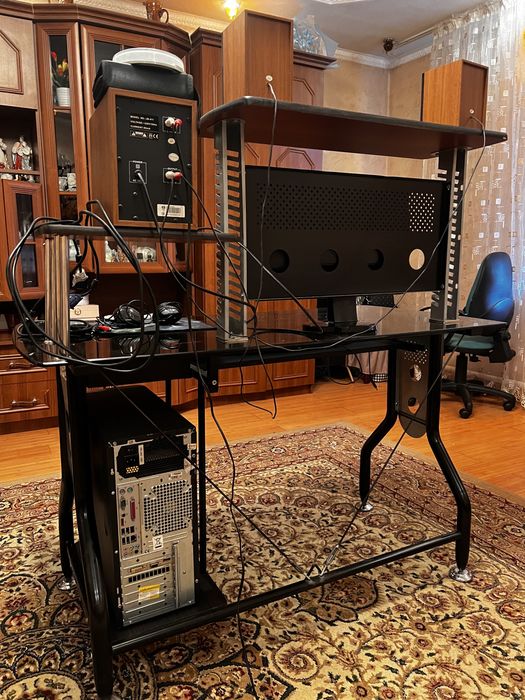 Компьютерный комплект + стол