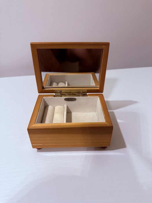 Cutie de bijuterii vintaje