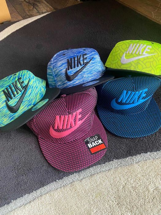 Шапки с козирка , нови