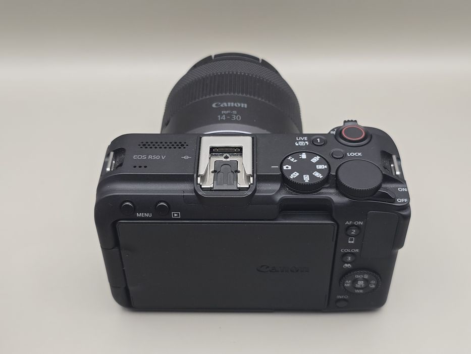 Kit Canon EOS R50 V + Obiectiv Canon RF-S 14-30mm f/4-6.3 IS STM PZ, garanție activa 1.5 ani