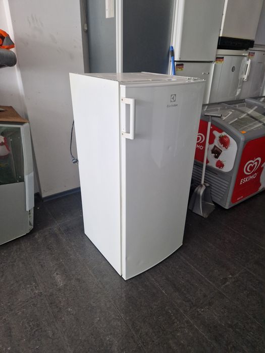 Хладилник с фризер Electrolux 123 см