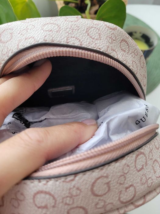 Чанта раничка " Guess"