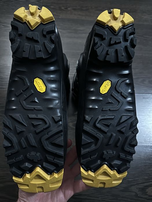 Vând clăpari tură La Sportiva