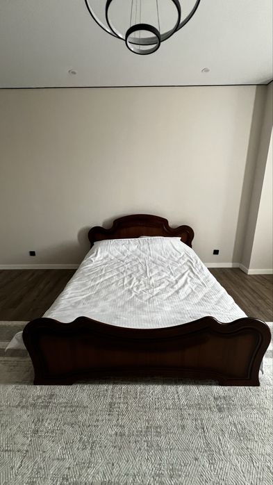 Продам двуспальную кровать