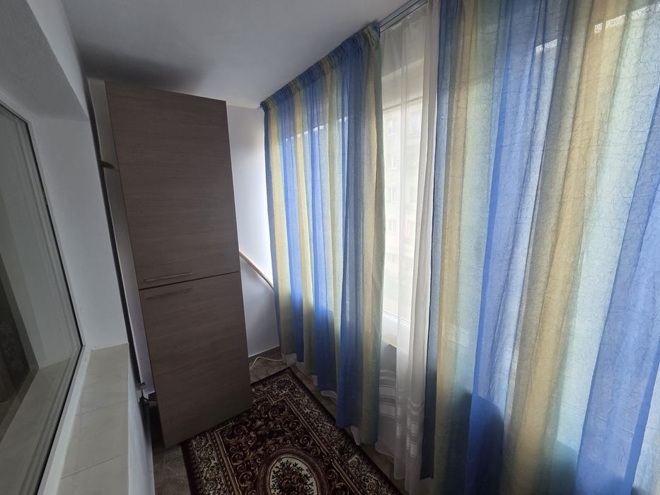 Inchiriez apartament.