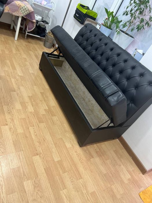 Продаётся аксессуары для женского салона красоты