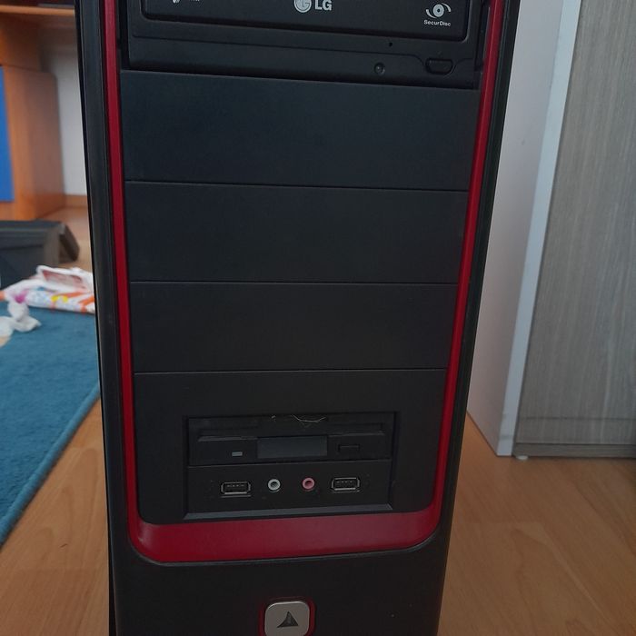 Настолен Компютър