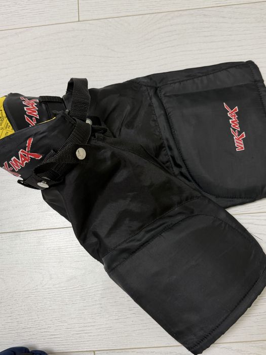 Продам экипировку для хоккея 6-7 лет