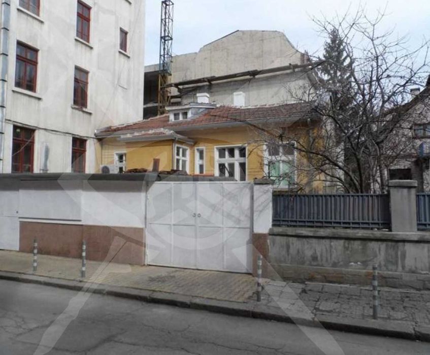 Продава се Къща в София, Център - 240 кв.м за 1209 €/кв.м - Снимка #1