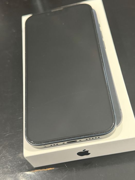 Iphone 13 черен 128 GB Запазен! Пълен комплект