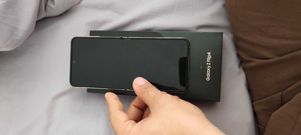 Samsung Z flip 4 Gold 128GB