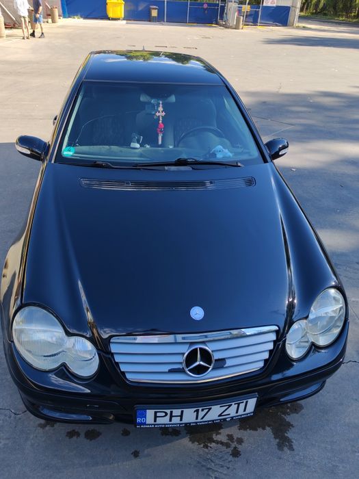 Mercedes-Benz Clasa C Coupe 2002 | 1.8 Kompressor Benzină | 1.300 €