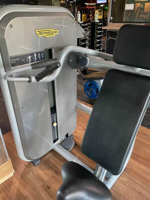 Раменна преса фитнес уред Technogym