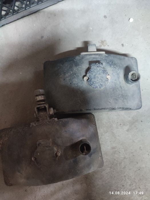 Продам противотуманки и стоп фонари.