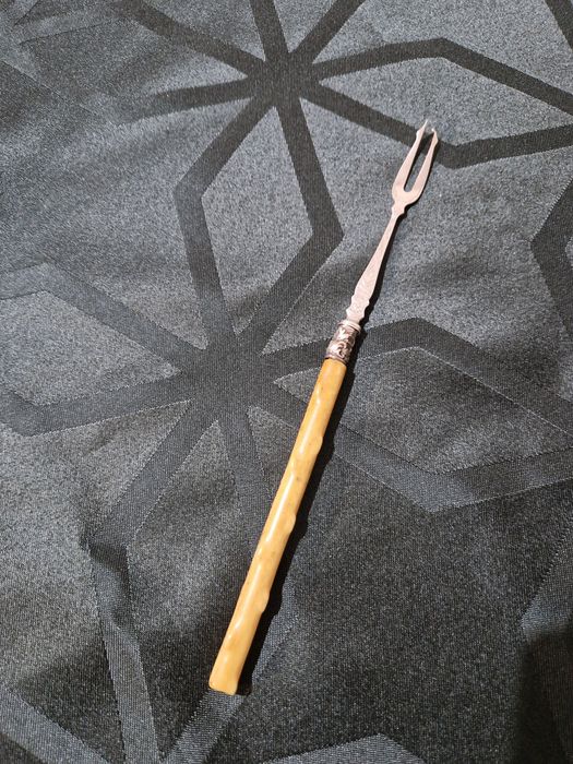 Уникална антикварна колекционерска английска сребърна вилица