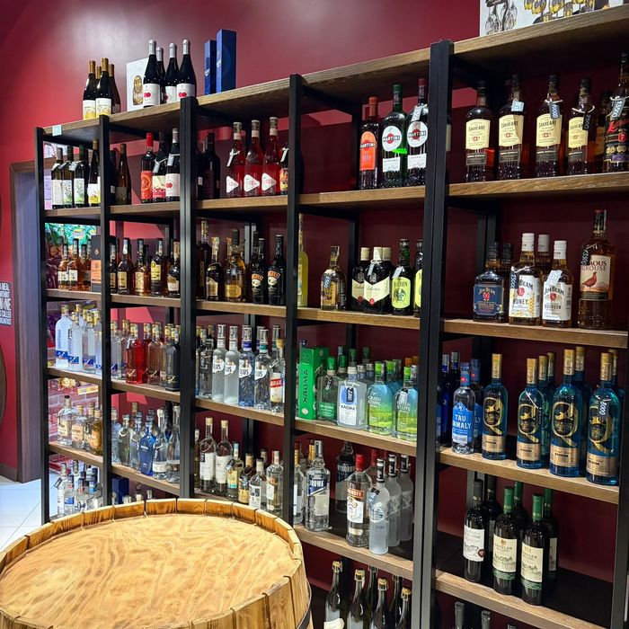 Стеллажи, шкафы и полки