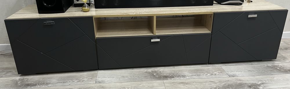 Продаю красивую ТВ Тумбу