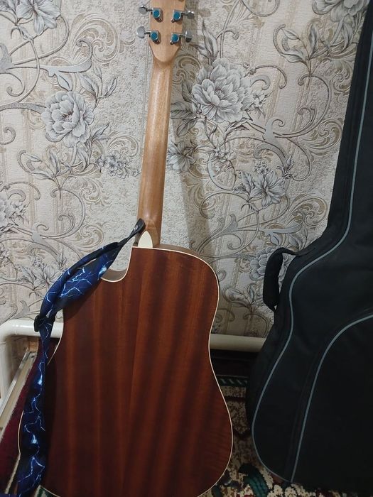 Гитара сотилади срочна