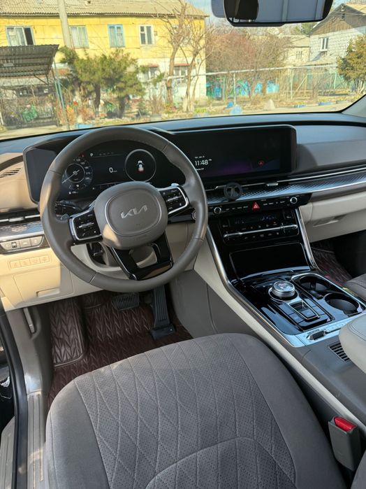 Kia Carnival Hi-limousine