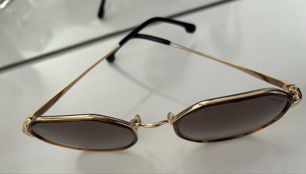 Слънчеви оригинални очила Carrera