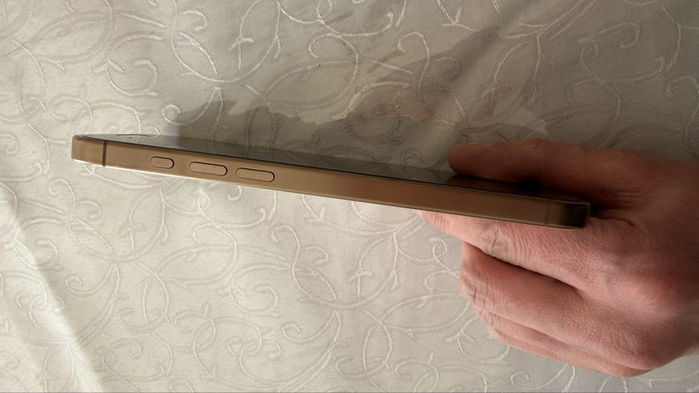 Продам Iphone 16 pro max