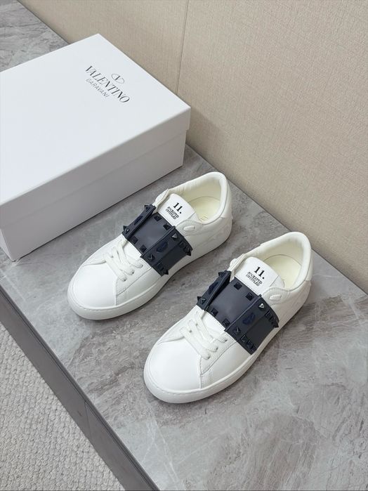 Adidasi Valentino