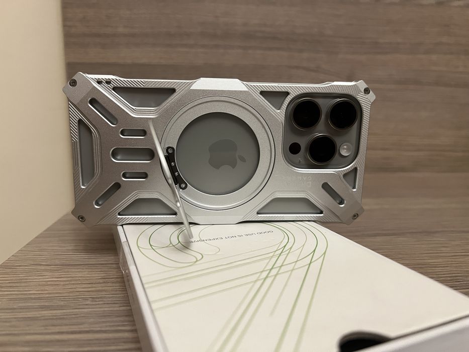 Алюминевый чехол на айфон 16 про