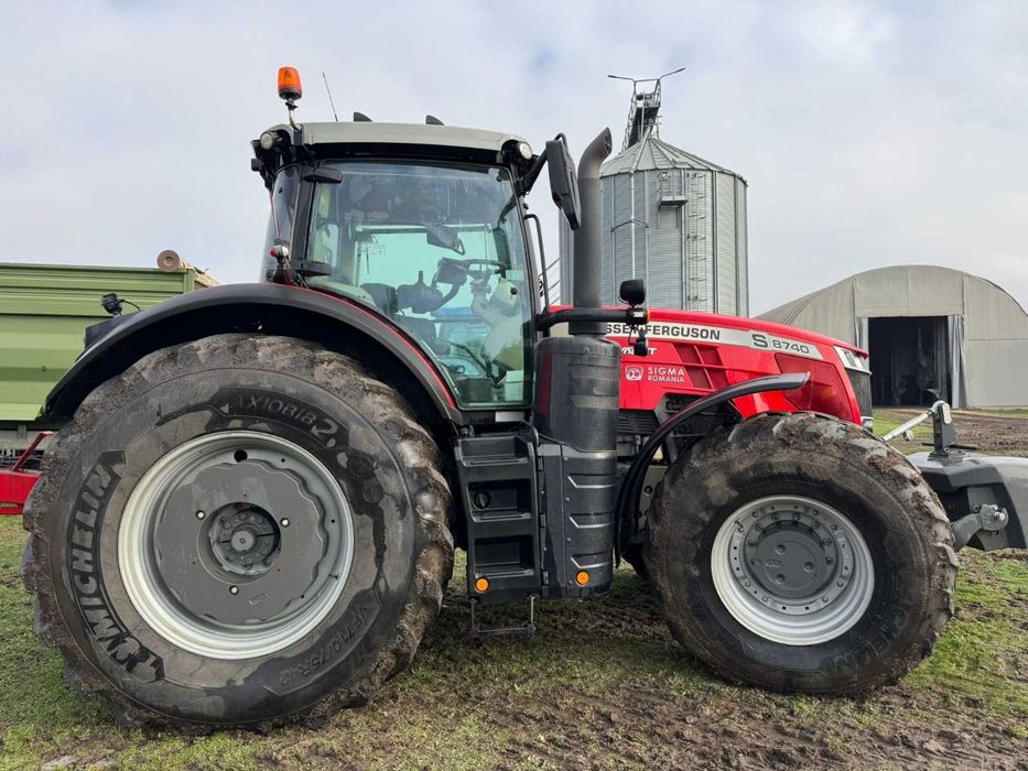 Tractor Massey Ferguson 8740S