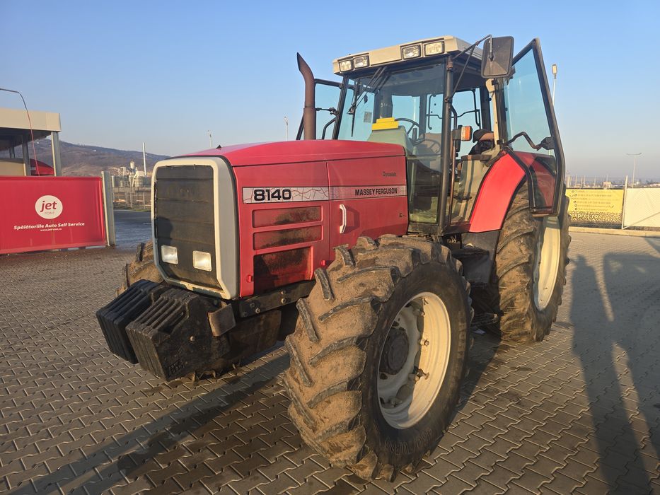 Vând tractor Massey Ferguson 8140