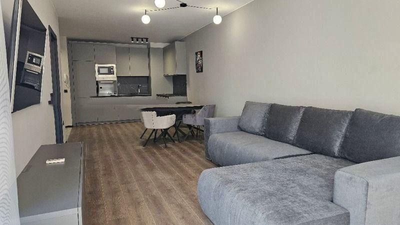 Дава се под наем Тристаен апартамент в София, Студентски град - 120 кв.м за 1121.49 € - Снимка #1