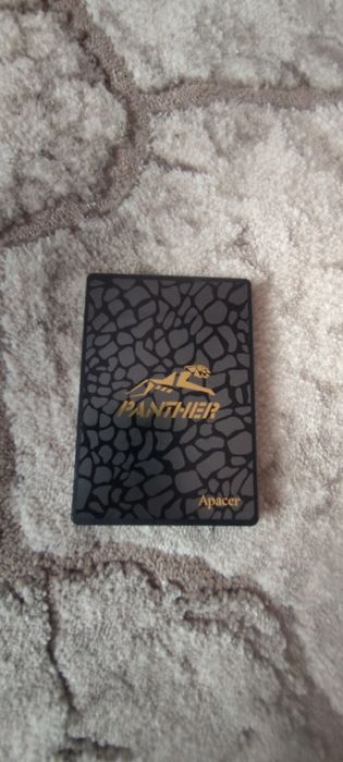 Vând 2x Ssd 3x GB RAM și un procesor Intel core a cincea generație