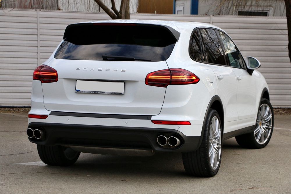 Porsche Cayenne S / 4.2 Diesel V8 / LED / Distronic
