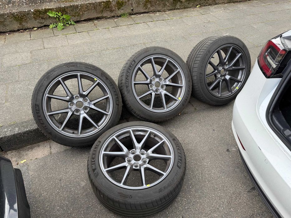 Jante 18 Tesla Model 3 - Anvelope vara 235 45 R18+Senzori presiune BLE