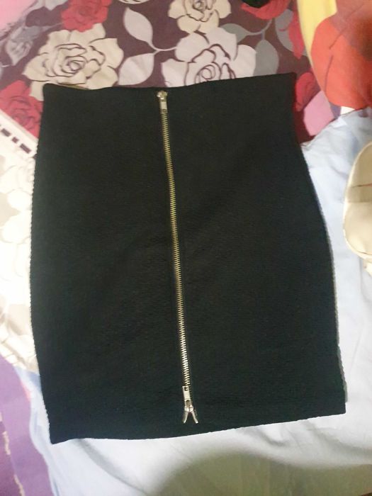 Дамска прилепнала пола