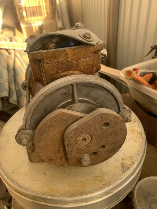 Продам вибродвигатель