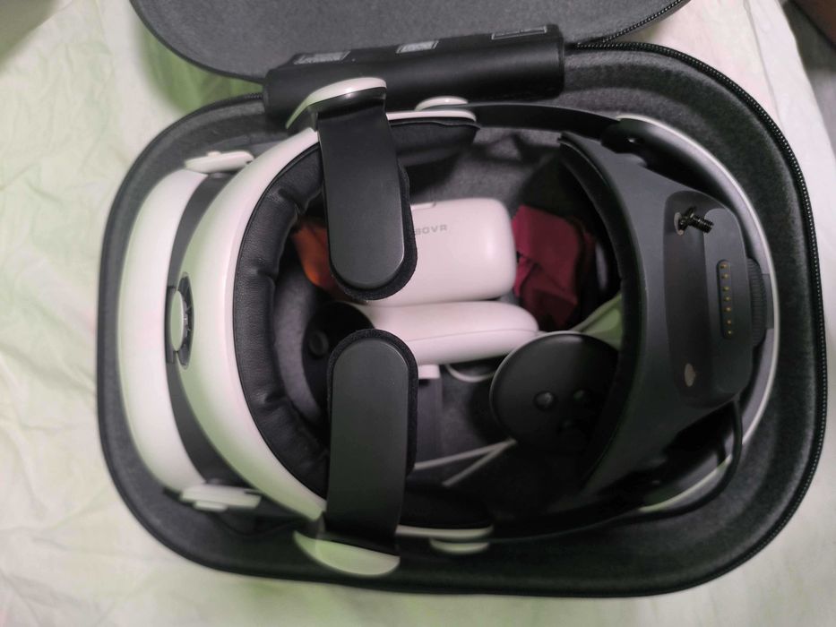 Oculus Meta Quest 3 512GB + BOBOVR + Baterie externa