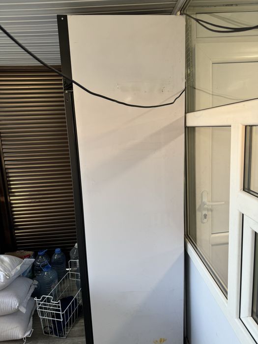 холодильник вертикальный витринный