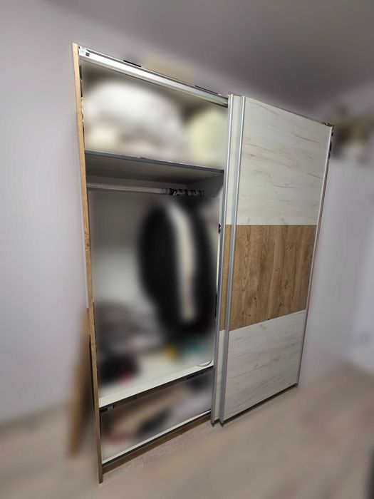 Гардероб с плъзгащи врати