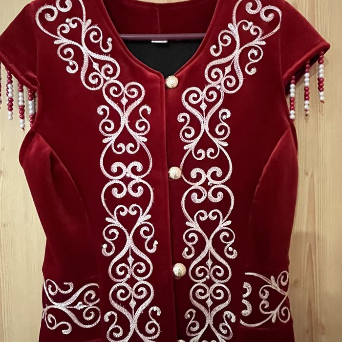 Продам жилетку с узором