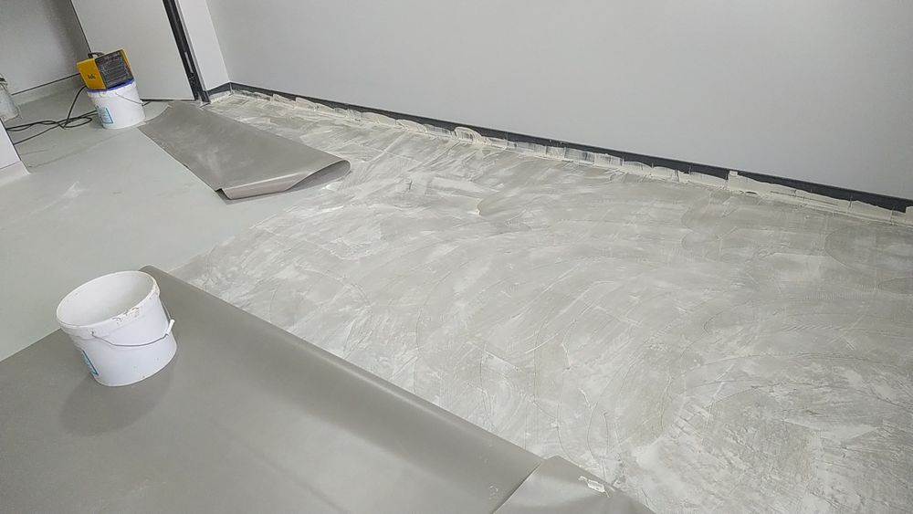 Настила линолеума!!!