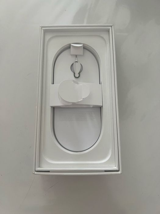 Iphone 16.             V