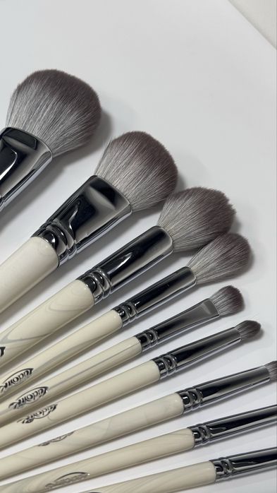 Продам набор кистей.