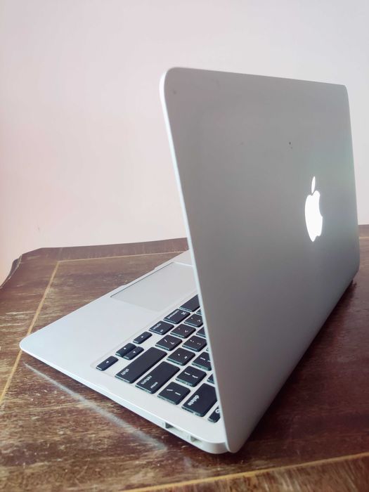 Macbook Air 11,6 2014 отлично работещ, запазен, Big Sur MacOS, зарядно