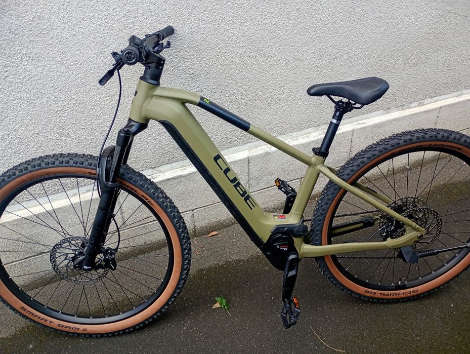 Bicicleta electrica Cube 750