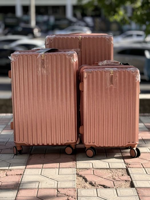 Чемодан из противоударного пластика chamadon