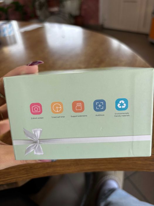 amera digitala, echipata cu trepied, 1080p, zoom 4x